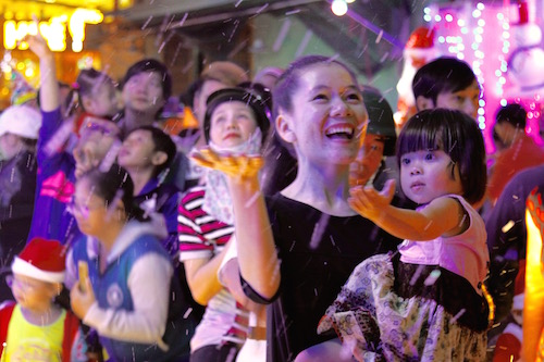 Tưng bừng xóm đạo trong đêm Noel ảnh 6